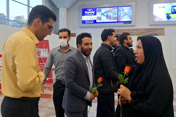 استقبال از زائران حرم امام رئوف در فرودگاه شیراز