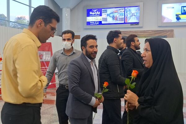 استقبال از زائران حرم امام رئوف در فرودگاه شیراز