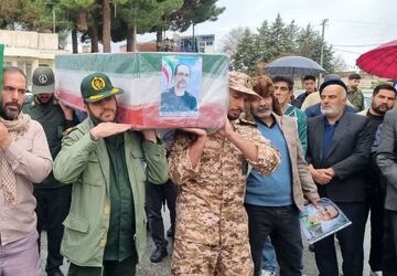 نهاوند، فرزند شهیدش را در آغوش گرفت