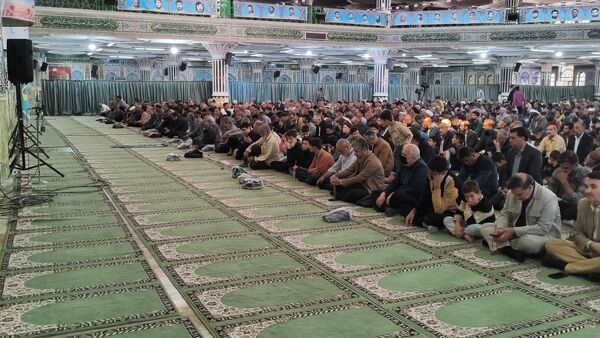 میعادگاه دانش‌آموزان با نماز جمعه