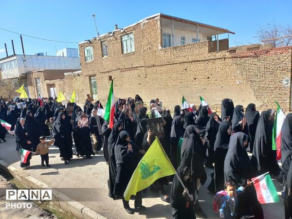 مادران و شکوفه‌های دستجرد در روز دختر به یاد میناب