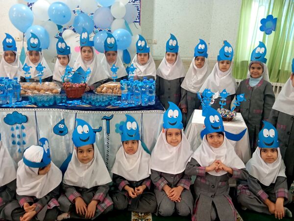 جشن آب در دبستان دخترانه نرجس یک 