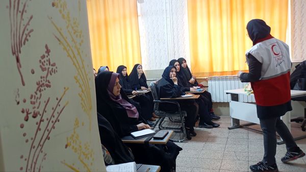 کارگاه آموزشی کمک‌های اولیه سازمان دانش‌آموزی ناحیه 2 کرج 