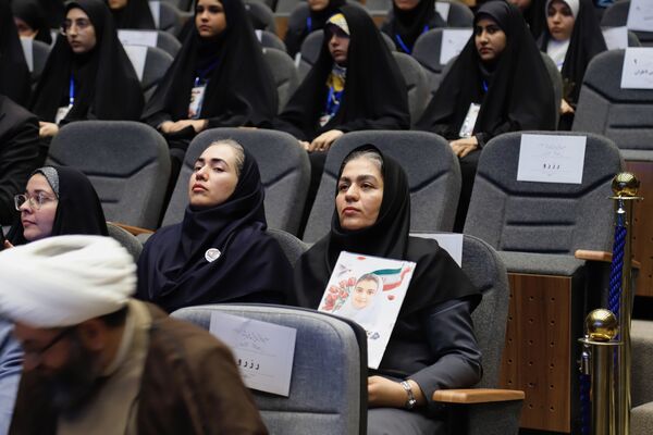 تجلیل از برگزیدگان ایثار با یاد شهدای شجره طیبه