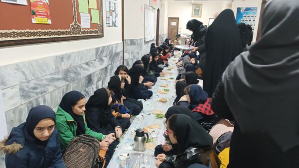 برپایی سفره افطاری در دبیرستان عطیه ناحیه هفت 