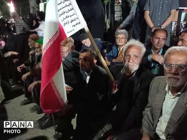 از دیروز تا امروز همیشه پای انقلاب