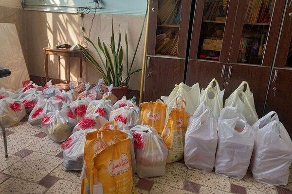 پخش ارزاق در هنرستان کوثر شهر قیامدشت ری یک