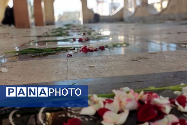 آیین گلباران مزار شهدا با حضور مسئولان شهرستان رباط‌کریم