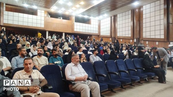 افتتاح نمایشگاه نقاشی هنرهای تجسمی با ۱۷۰ اثر هنرمندان در تویسرکان