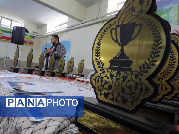 جشن انقلاب و کلنگ زنی زمین چمن دبیرستان شاهد امام حسین (ع)