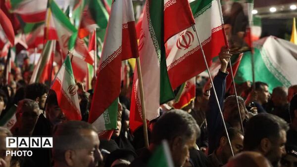 خدای او با ماست