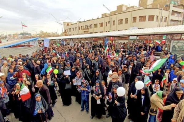 ۲۲ بهمن صحنه اى از هم افزایى تاریخى