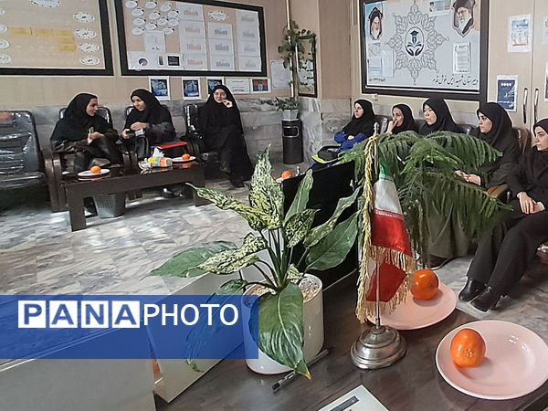 جلسه شورای دبیران مدرسه انیس خوش قدم ناحیه دو 