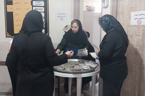 برپایی موکب شهادت حضرت زهرا(س) در دبیرستان شهید محمدتقی دستغیب ناحیه ۳ 