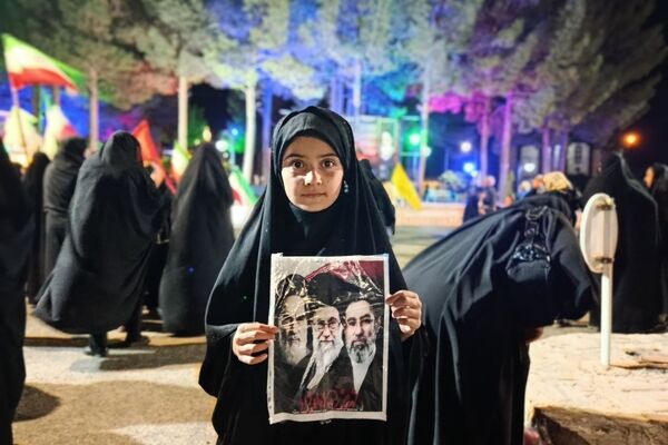 اجتماع شبانه نوجوانان شهرستان رشتخوار در سوگ رهبر شهید