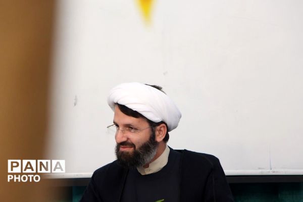 برگزاری جلسه سفیران کتاب یزد با نویسنده کتاب «فرمانده سری»