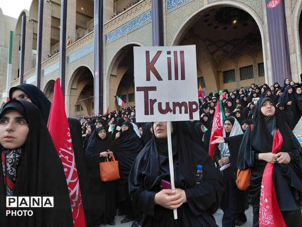 تهران در تب وداع با رهبر  مقتدر شهید