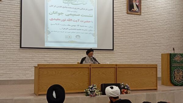 نشست صمیمی جوانان با حضرت آیت الله نورمفیدی