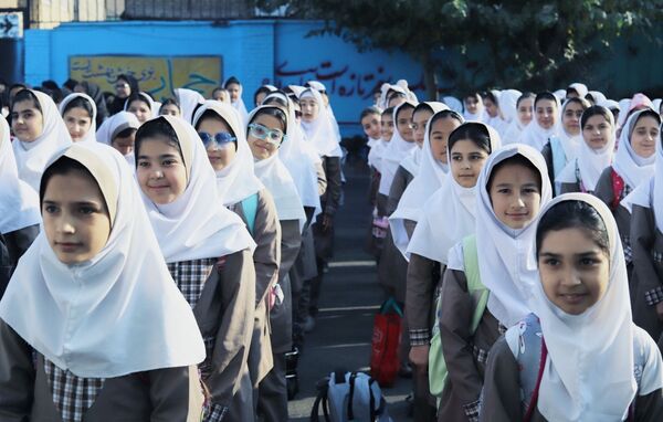 صبحگاهی غرق در علم و شادمانی در آموزشگاه جمهوری اسلامی ناحیه یک شهرستان بهارستان 