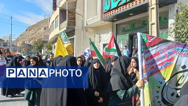 برگزاری راهپیمایی ۱۳ آبان روز دانش‌آموز در شهرستان فیروزکوه 