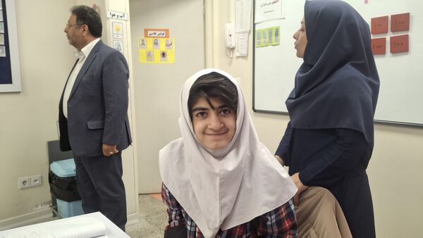 مدیر آموزش‌وپرورش منطقه ۱۴ تهران از کارکنان مدرسه اتیسم راد تقدیر کرد
