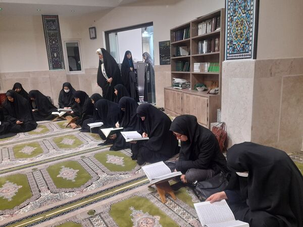 جزء خوانی قرآن کریم در حوضه بسیج خواهران آشخانه