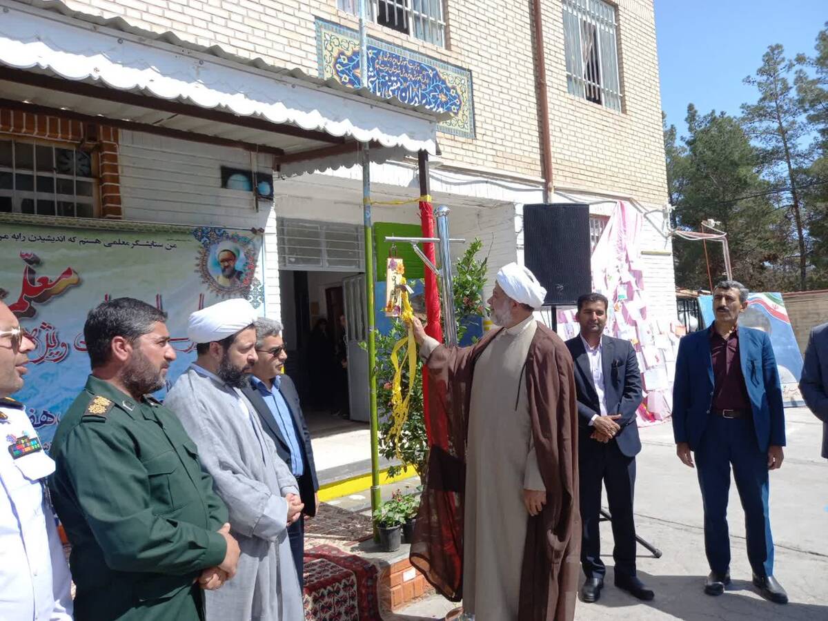 آیین نواختن زنگ سپاس معلم در تربت جام