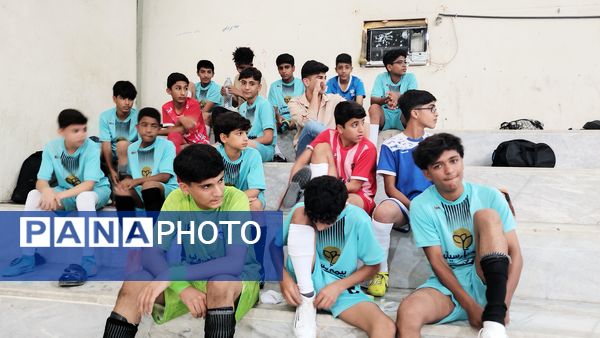 برگزاری مسابقات فوتسال بین مدارس در پارسیان 