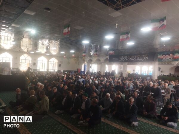 نماز عبادی سیاسی جمعه در امامزاده سید حمزه کاشمر 