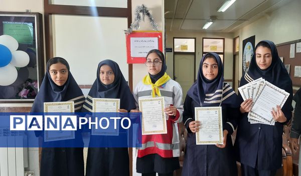 آیین‌ افتتاحیه‌ تیم‌های‌ تخصصی‌ جوانان‌ هلال‌احمر‌ در شهرکرد 