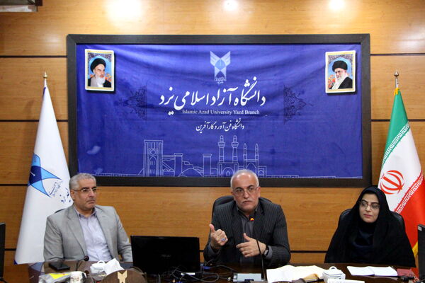 نشست خبری رئیس دانشگاه آزاد اسلامی یزد با اصحاب رسانه