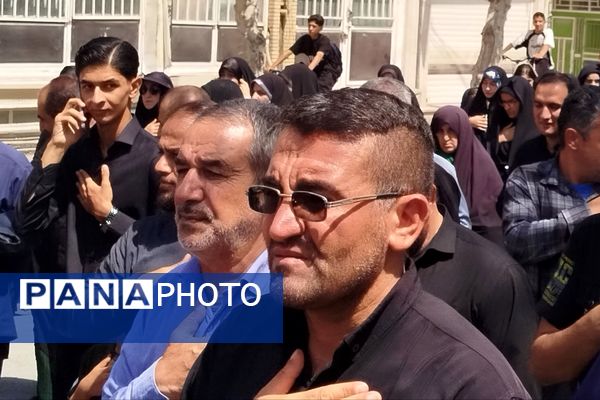 کاروان عزاداران ۲۸ صفر، لردگان را سیاه‌پوش کرد