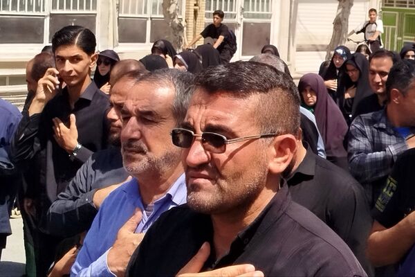 کاروان عزاداران ۲۸ صفر، لردگان را سیاه‌پوش کرد