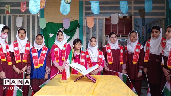 صبحی پرشور و نشاط در مدرسه غیردولتی مریم با اجرای گروه پیشتازان