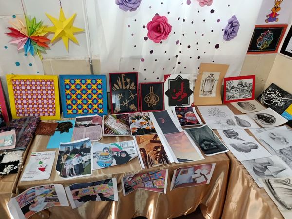 نمایشگاه ماها در دبیرستان فرزانگان
