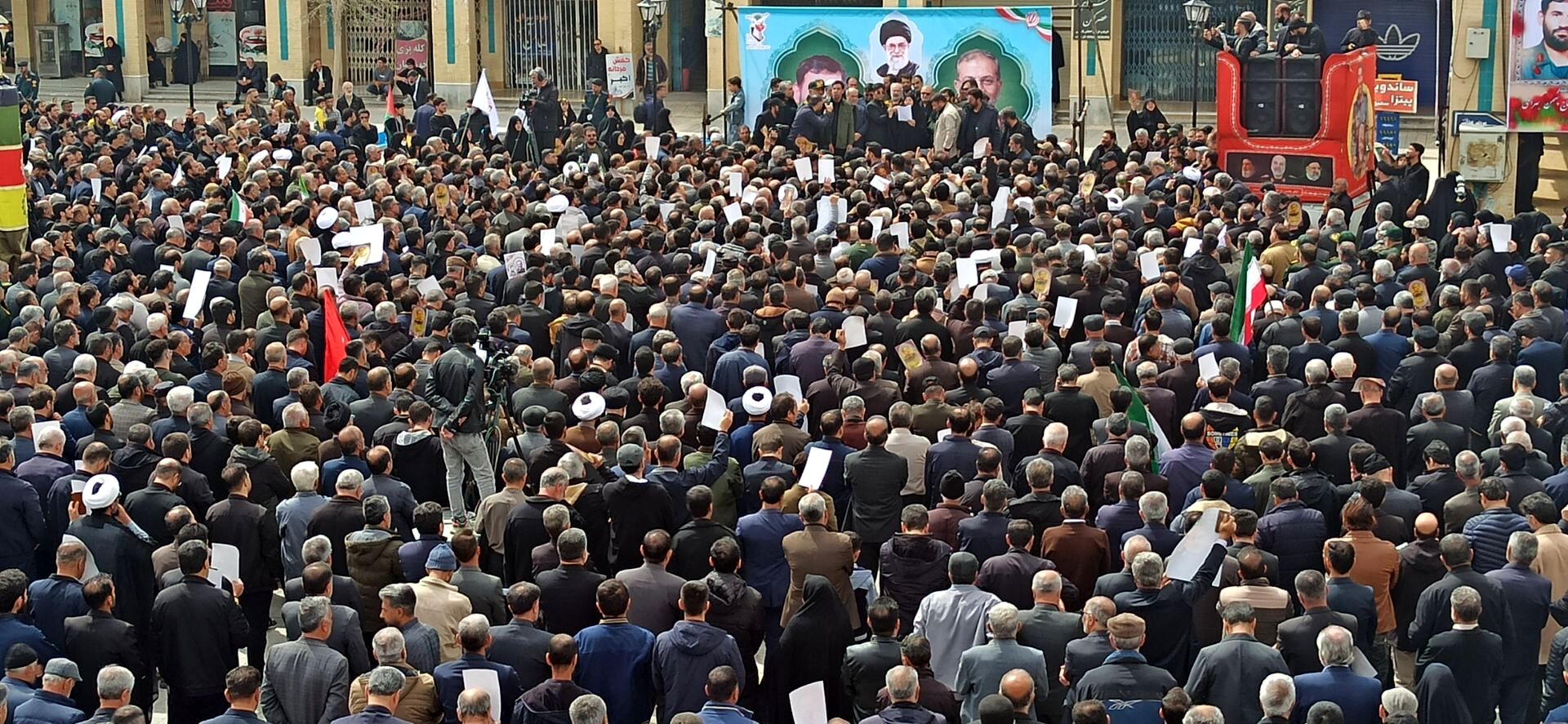 تشییع پیکر مطهر دو سردار پر افتخار استان در آخرین پنجشنبه سال