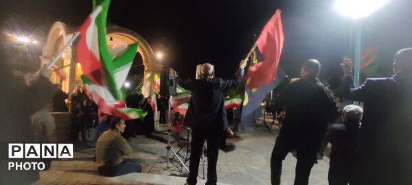 برپایی موکب رهبری و بازسازی نقشه تنگه هرمز در پارک آزادشهر یزد