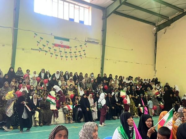 حضور پرشور دانش‌آموزان فین در جشن ۲۲ بهمن