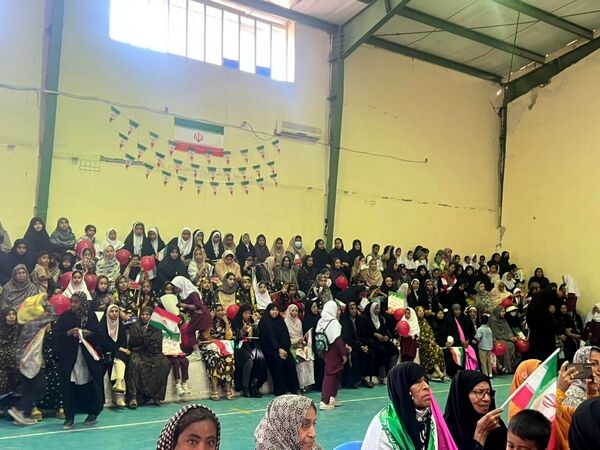 حضور پرشور دانش‌آموزان فین در جشن ۲۲ بهمن