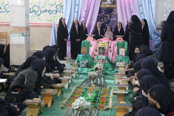 افتتاحیه محفل انس با قرآن‌کریم در دبیرستان جوادالائمه بهارستان‌دو