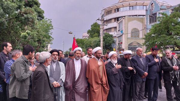 کاروان عزاداری شهیدان خدمت در خیابان‌های شهر اراک