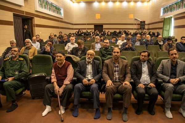 آیین رونمایی کتاب یک نفس تا کربلا روایت داستان زندگی دانش آموز شهید حسین سلیمی