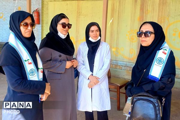 هفته سلامت در ورامین: جشنی برای سلامتی با حضور دانش‌آموزان، فرهنگیان و هلال احمر
