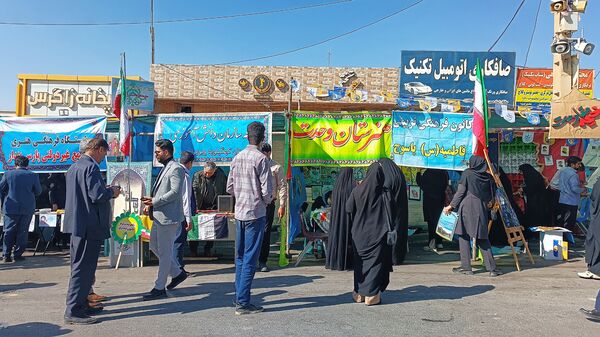 غرفه‌های سازمان دانش‌آموزی در راهپیمایی ۱۳ آبان یاسوج میزبان نوجوانان شدند