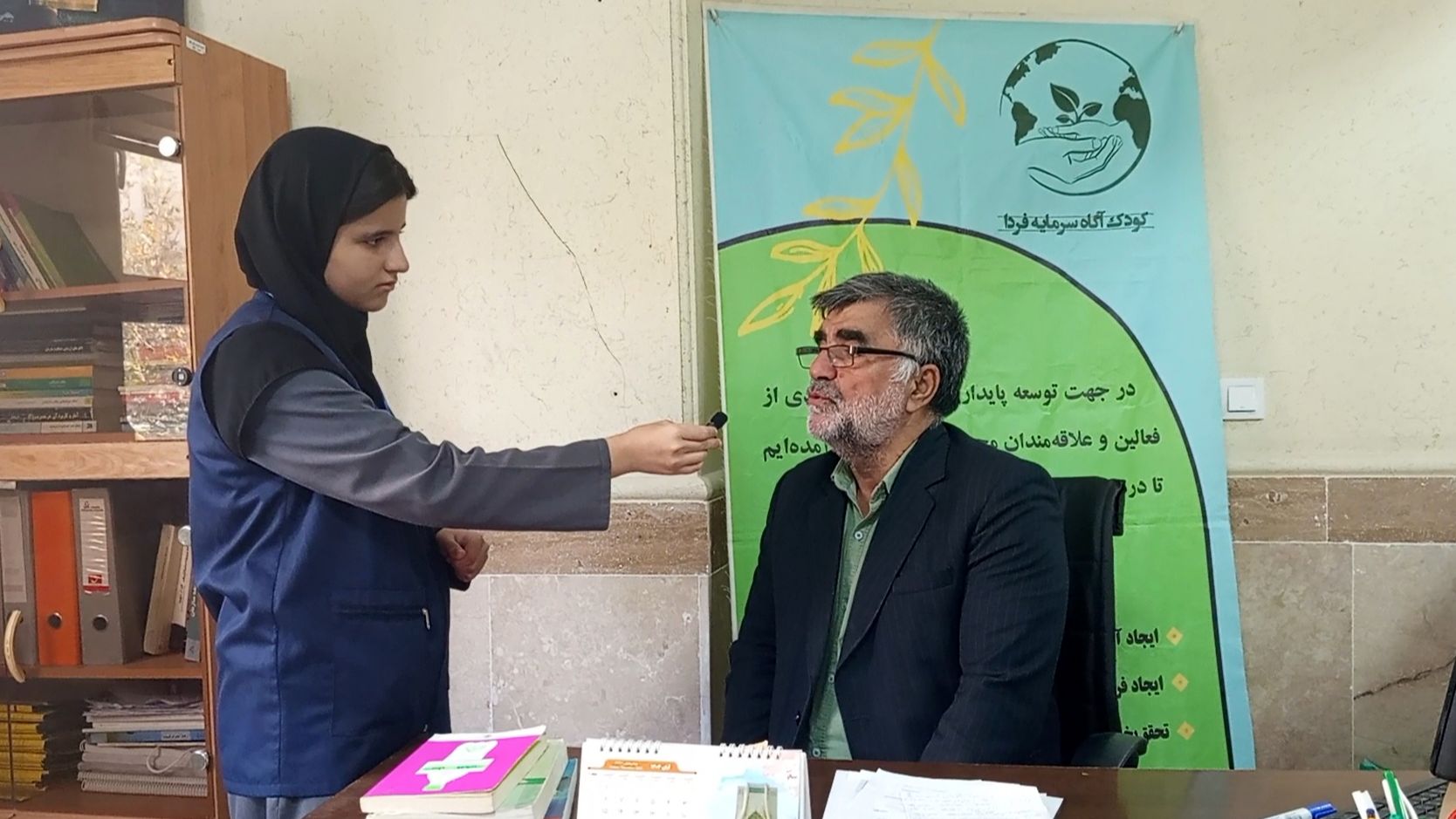 کارگاه‌های آموزشی محیط زیستی بسیار به آشنایی دانش آموزان با این مسئله کمک می‌کند