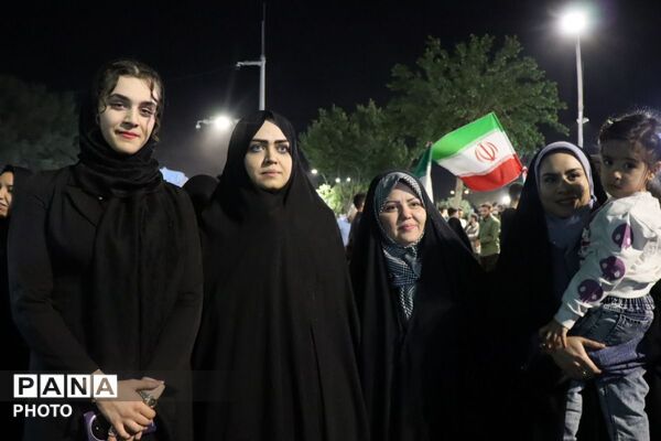حضور گسترده و دشمن شکن دانش آموزان و فرهنگیان در غرفه آموزش و پرورش به میزبانی آموزشگاه الغدیر