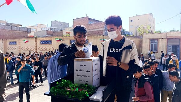 جشن عاطفه‌ها در مدرسه شریعتی اسکو