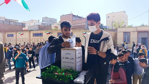 جشن عاطفه‌ها در مدرسه شریعتی اسکو