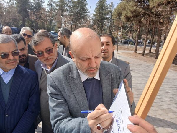 دومین روز گردهمایی از صحن دانش تا کرسی قانون‌گذاری 