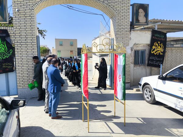 اعزام دانش‌آموزان دختر مدارس سندرک به مناطق عملیاتی جنوب کشور